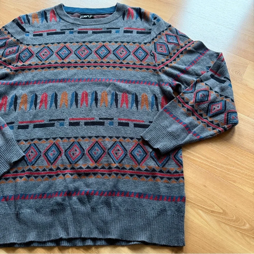 KAVU men’s pullover sweater amazing pattern on gray size large outdoors amazing